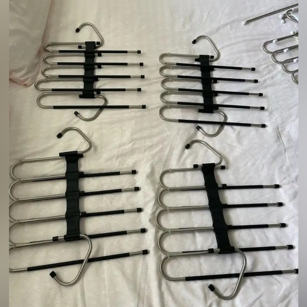 4 pants hangers